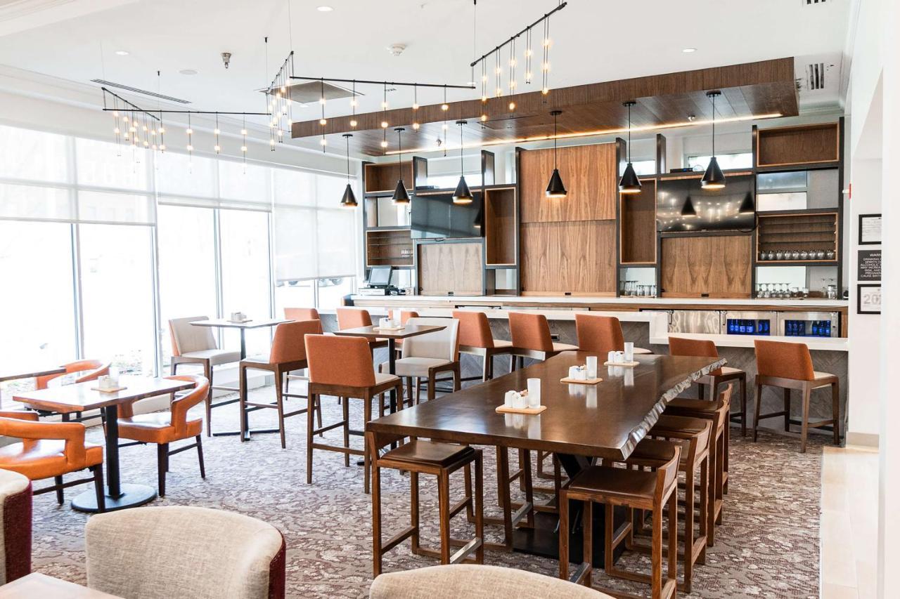 Hilton Garden Inn Fairfax Exterior photo