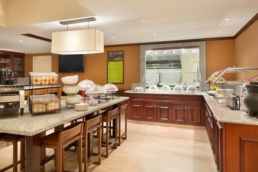Hilton Garden Inn Fairfax Exterior photo