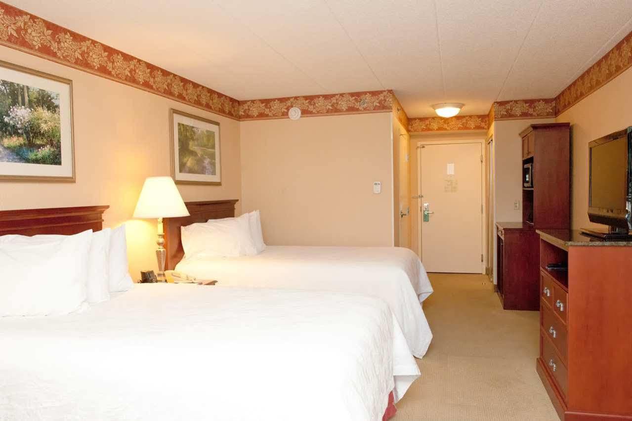 Hilton Garden Inn Fairfax Exterior photo